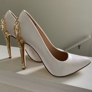 Sarina Heels